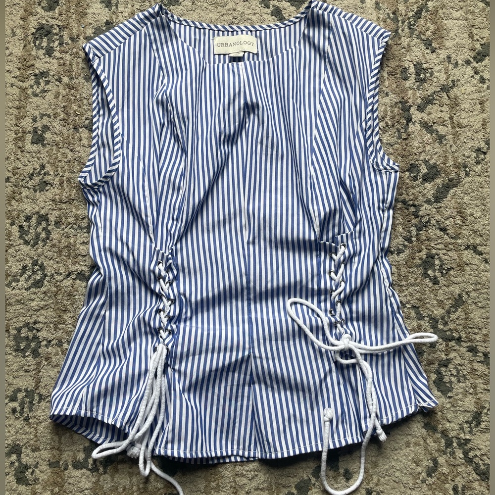 Ladies Urbanology Sleeveless Shirt Size Medium Feminine